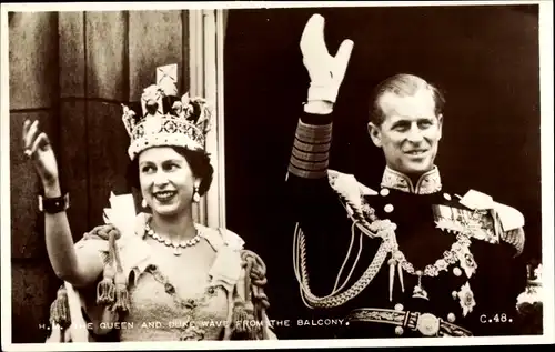 Ak HRH Queen Elizabeth and Duke wave from the balcony, Coronation 1953