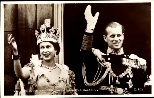 Ak HRH Queen Elizabeth and Duke wave from the balcony, Coronation 1953