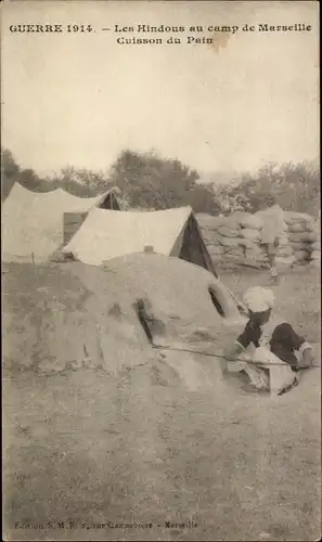 Ak Les Hindous au camp de Marseille, Cuisson du Pain, indische Soldaten in der brit. Armee, 1914