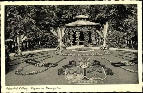 Ak Kołobrzeg Kolberg Pommern, Wappen im Rosengarten