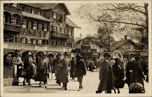 Ak Oberammergau in Oberbayern, Am Dorfplatz