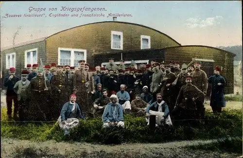 Ak Gruppe von Kriegsgefangenen, Zouaven, Engländer und französische Artilleristen, I WK