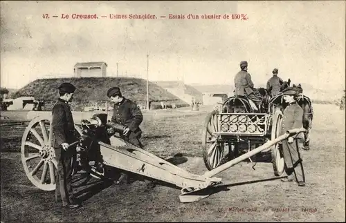 Ak Le Creusot Saône et Loire, Usines Schneider, Essais d'un obusier de 150 mm, französ. Geschütz