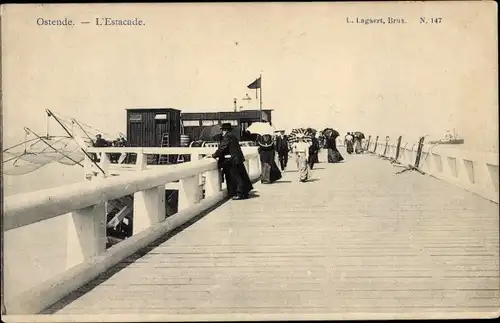 Ak Oostende Ostende Westflandern, L'Estacade, Spaziergänger