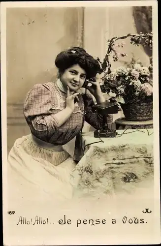 Ak Allo, allo! Je pense à vous, femme et téléphone, fleurs