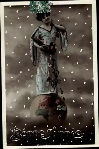 Ak Bonne Année, Glückwunsch Neujahr, Frau mit Füllhorn, Weltkugel