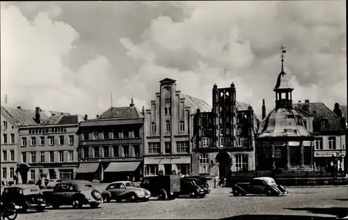 Ak Wismar in Mecklenburg, Markt mit Wasserkunst, Alter Schwede, Autos