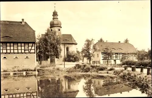 Ak Weißbach Schmölln in Thüringen, Partie am Dorfteich, Kirche, Fachwerkhäuser