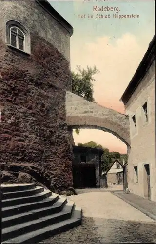 Ak Radeberg in Sachsen, Schloss Klippenstein, Hof