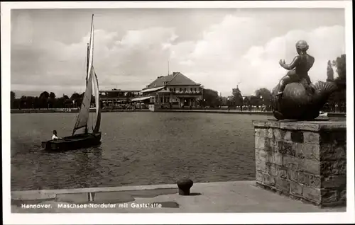 Ak Südstadt Hannover, Maschsee-Nordufer mit Gaststätte, Segelboot, Statue