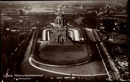 Ak Leipzig, Völkerschlachtdenkmal, Luftaufnahme