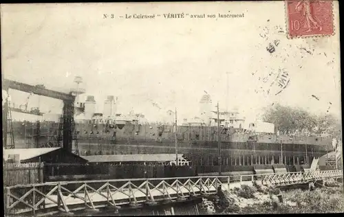 Ak Französisches Kriegsschiff, Le Cuirasse Verite avant son lancement