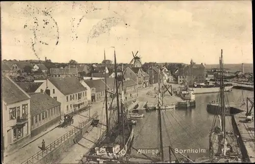 Ak Allinge Sandvig Bornholm Dänemark, Blick auf den Ort, Hafen, Schiffe
