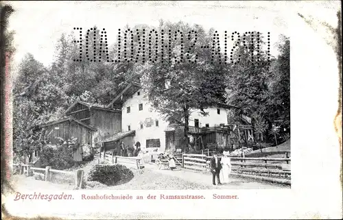 Ak Berchtesgaden in Oberbayern, Rosshofschmiede an der Ramsaustraße, Sommer