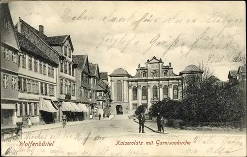 Ak Wolfenbüttel in Niedersachsen, Kaiserplatz mit Garnisonkirche