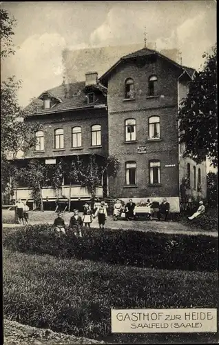 Ak Saalfeld an der Saale Thüringen, Gäste am Gasthof zur Heide