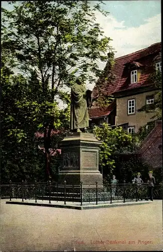 Ak Erfurt in Thüringen, Luther Denkmal am Anger, Passanten