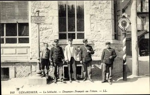 Ak Gérardmer Vosges, La Schlucht, Douaniers Francais au Poteau, Grenze