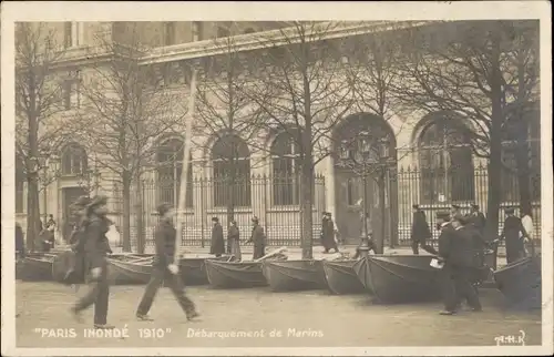 Ak Paris, Inonde, Hochwasser 1910, Debarquement de Marins
