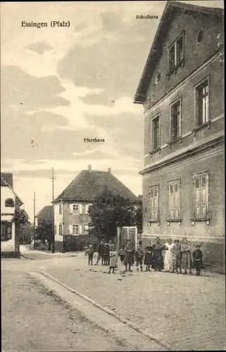 Ak Essingen in der Pfalz, Schulhaus, Pfarrhaus