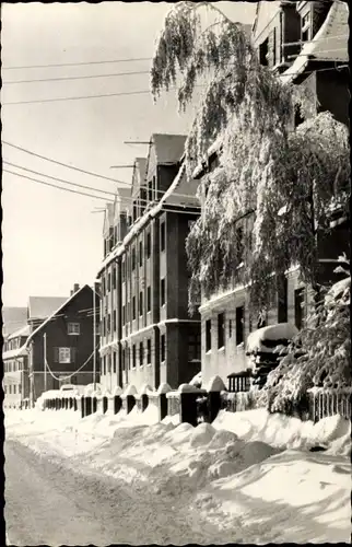 Ak Johanngeorgenstadt im Erzgebirge Sachsen, Weg zur Jugendherberge Ernst Schneller, Winter