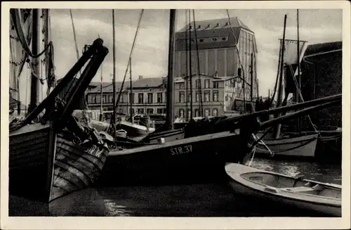 Ak Stralsund in Vorpommern, Hafenpartie, Boote