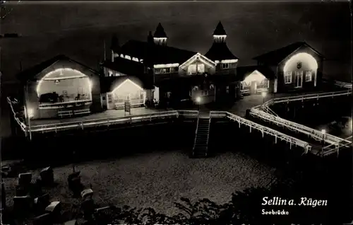 Ak Ostseebad Sellin auf Rügen, Seebrücke bei Nacht