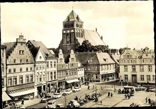 Ak Greifswald, Markt aus der Vogelschau, Kirche