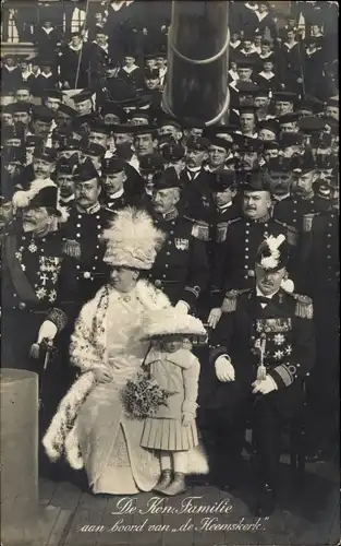 Ak Königin Wilhelmina, Prinzessin Juliana, Heinrich zu Mecklenburg, Kriegsschiff van Heemskerk