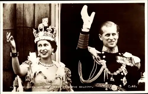 Ak HRH Queen Elizabeth and Duke wave from the balcony, Coronation 1953