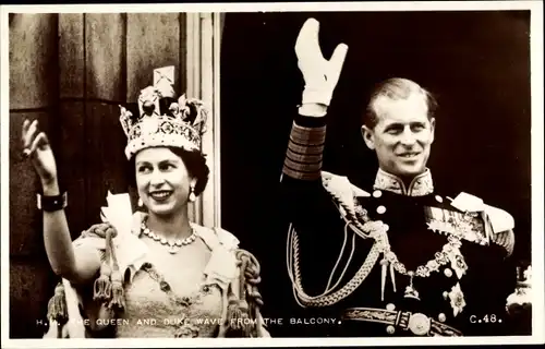 Ak HRH Queen Elizabeth and Duke wave from the balcony, Coronation 1953