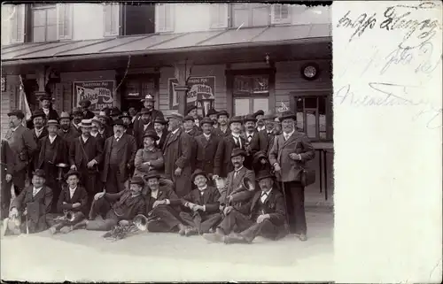 Foto Ak Haberstock, Männer vor einem Gasthaus, Schweiz