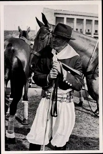 Sammelbild Olympia 1936, Mexikanischer Pferdepfleger beim Poloturnier