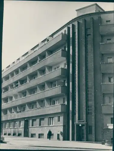 Foto Berlin West 1953, Gebäudefassade, Eingang, Balkone