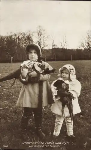 Ak Prinzessinnen Marie und Kyra von Russland mit Fasanen, Portrait