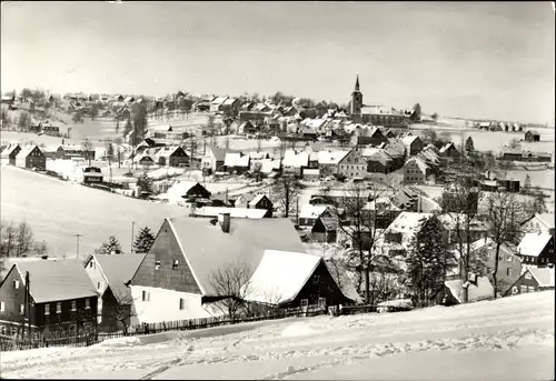 Ak Jöhstadt im Erzgebirge Sachsen, Panorama vom Ort, Winter