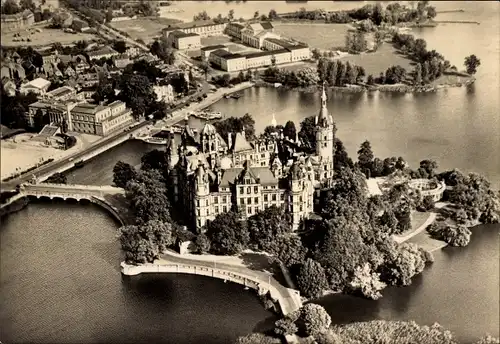 Ak Schwerin in Mecklenburg, Schloss, Fliegeraufnahme