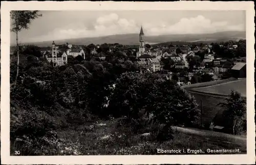 Ak Eibenstock im Erzgebirge Sachsen, Panorama der Ortschaft, Kirche