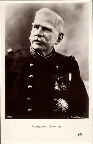 Ak Portrait de Marechal Joseph Joffre en Uniforme, Medaille