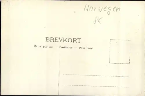 Ak Sogn Norwegen, Naerofjorden, Partie im Fjord, Berge