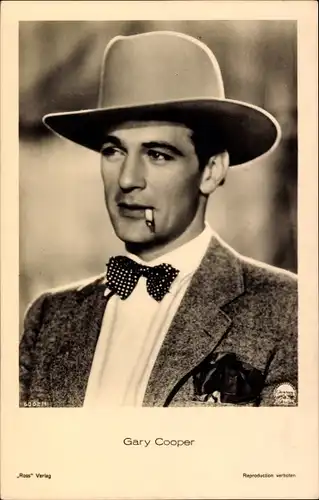 Ak Schauspieler Gary Cooper, Portrait, Hut, Zigarette