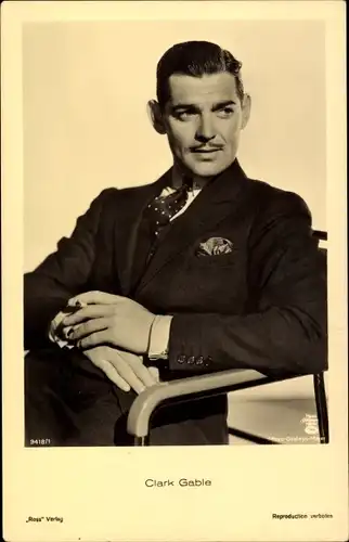 Ak Schauspieler Clark Gable, Sitzportrait, Zigarette, Ross Verlag 9418/1