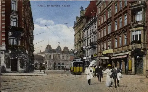 Ak Mainz am Rhein, Bahnhofstraße, Passanten, Straßenbahn