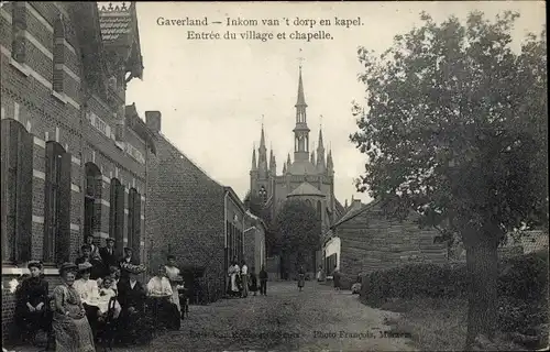 Ak Gaverland Ostflandern, Entree du village et chapelle