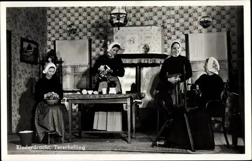 Ak Terschelling Friesland Niederlande, Klederdracht, Bauernstube