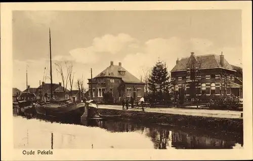 Ak Oude Pekela Groningen Niederlande, Flusspartie, Häuser, Boote