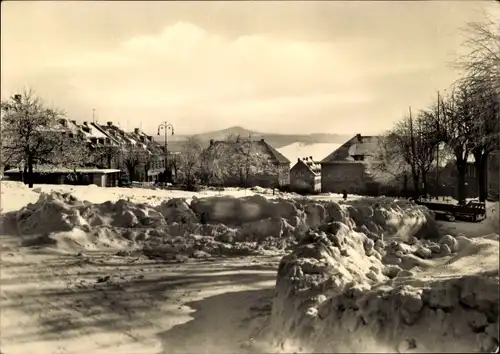 Ak Jöhstadt im Erzgebirge Sachsen, Blick auf den Markt, Schnee, Winter
