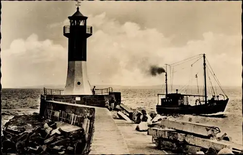 Ak Sassnitz auf Rügen, An der Mole, Boot