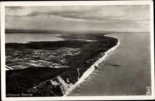 Ak Koserow an der Ostsee Usedom, Fliegeraufnahme von Strand und Umgebung
