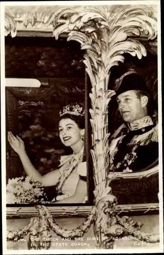 Ak Queen Elizabeth II. and the Duke of Edinburgh in the State Coach, Coronation 1953